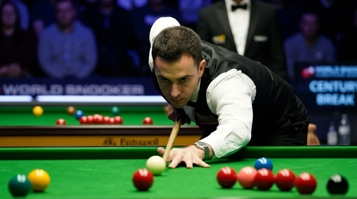 Snooker-Spieler am Tisch beim Century Break